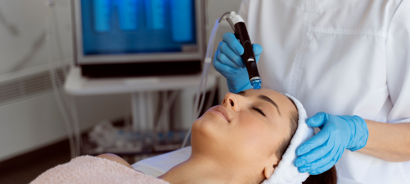 Comparing Hydrafacial and Traditional Facials: Technology, Results, and Benefits