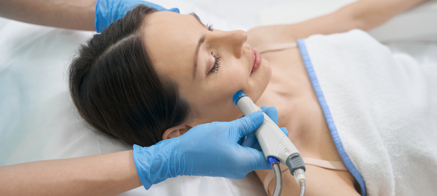 How Hydrafacial Boosts Skin Hydration in Humid Climates