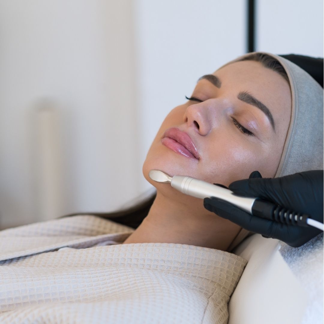 How Hydrafacial Can Help Fight Fine Lines and Wrinkles