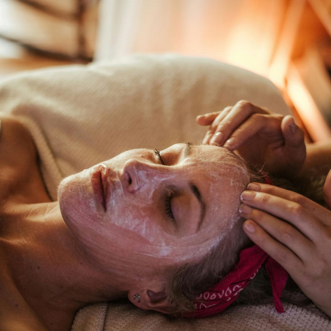 Hydrafacial vs Traditional Facials: What’s Right for Your Skin