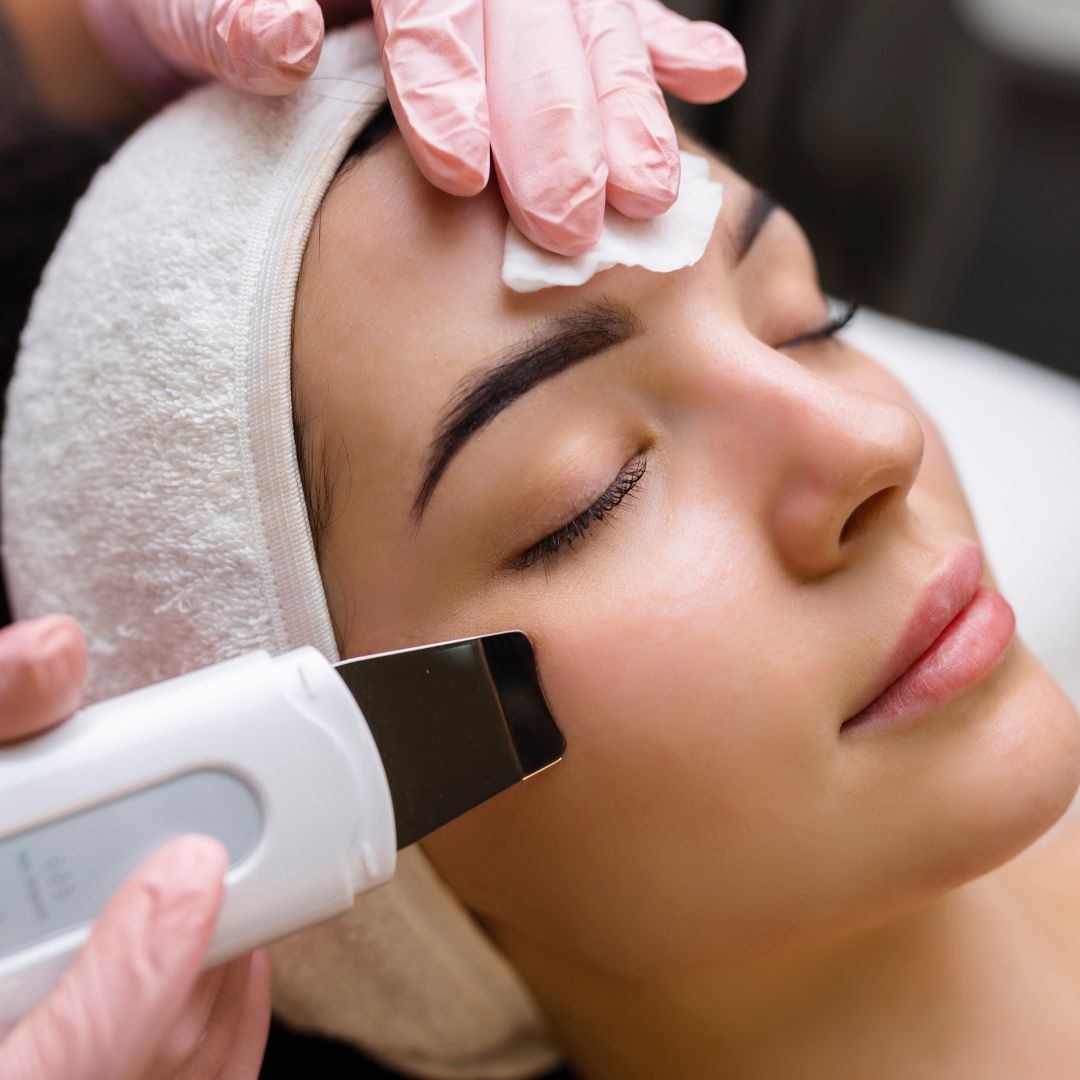 Hydrafacial vs. Traditional Facials: What’s the Difference?